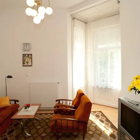 לינה וארוחת בוקר Sissy