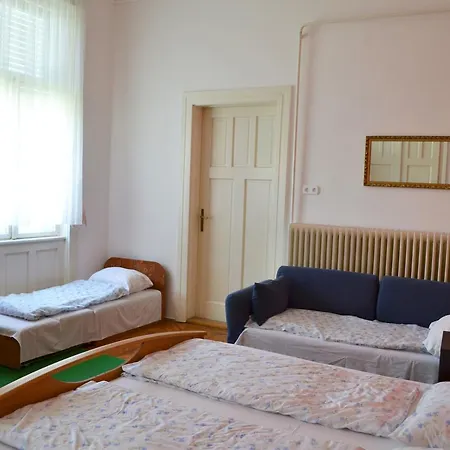 Sissy לינה וארוחת בוקר קסזטלי