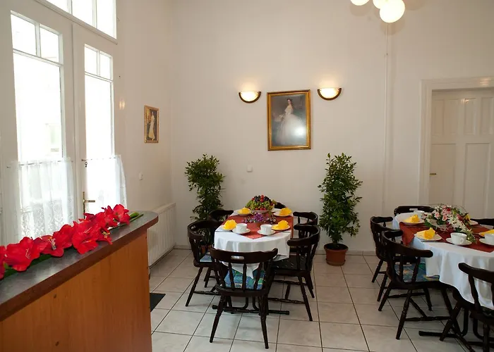 Sissy Bed & Breakfast *